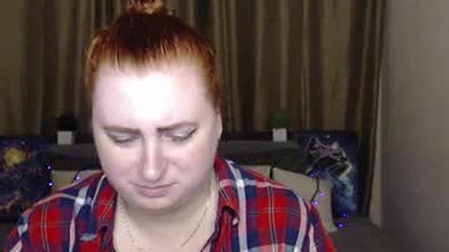 alicia_side_red