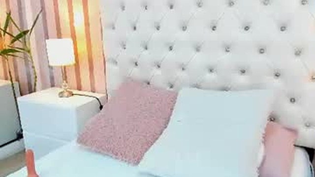 ari_kiss_