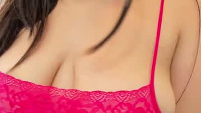 caroline_bigboobs_