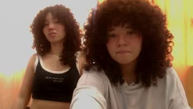 chloe_and_violeta