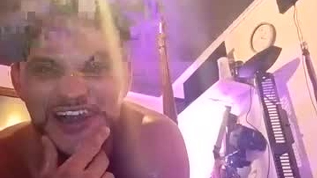 lookhim25