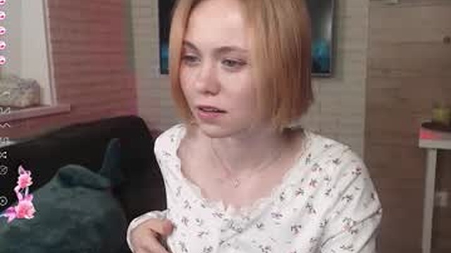 lucy_mirror