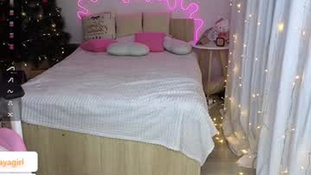 maya_blonde18