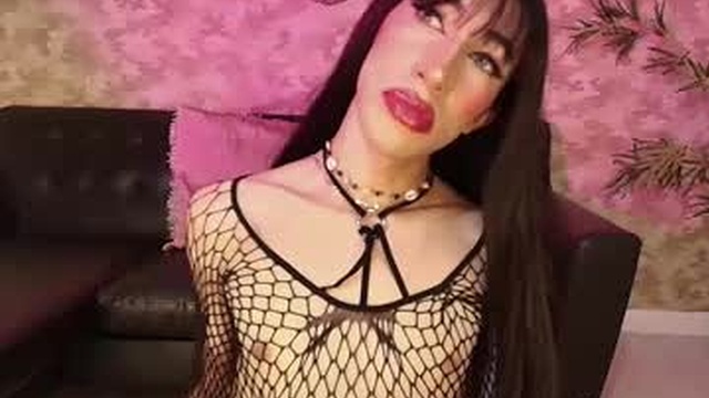 nayla_monroee