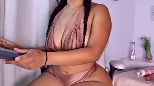 nicolee_ebony