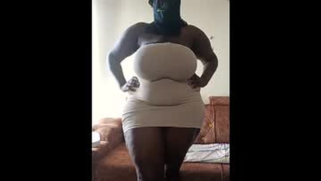 queenboobs5