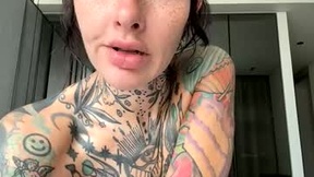 Recent Screenshot of  tattooedlucy_